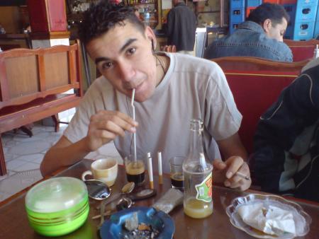 Un café a la paille c vraiment fouuuuuuuuuuuuuuuuuuuu