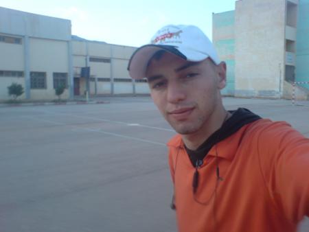 dans la cour de notre lycée